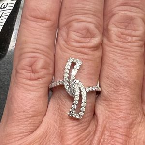 10k white gold .61ctw diamond ring / size 7